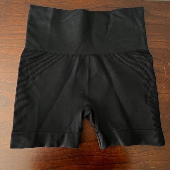 Set Active SculptFlex Bike Shorts - Picture 2 of 3